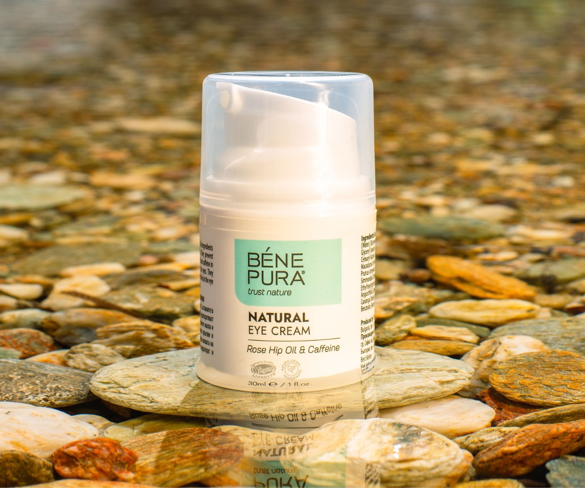 Околоочен крем с масло от шипка и кофеин